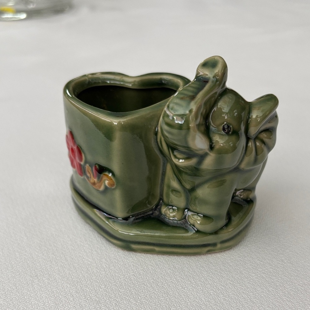 Majolica Style Elephant Planter